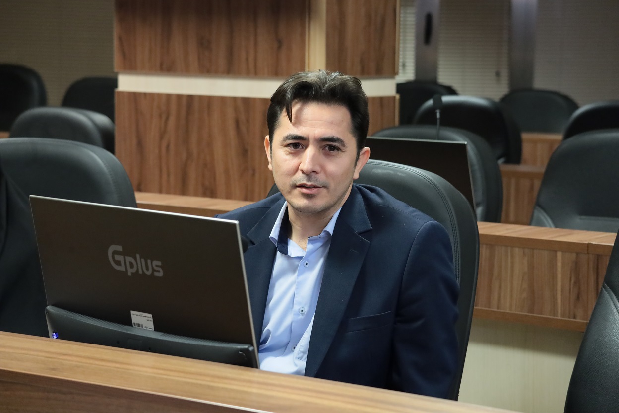 کارشناس شرکت آب منطقه ای اردبیل رتبه برتر را در بین پژوهشگران صنعت آب کشور کسب کرد